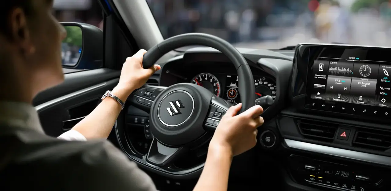 Interior del nuevo auto híbrido Suzuki Swift Hybrid
